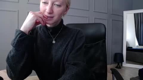 Snapshot of natalie_bitton chatting on February 2025 11:28:02 AM Natalie online show from February 2025 11:28:02 AM