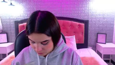 natalie  online show from September 2025 02:58:02 AM