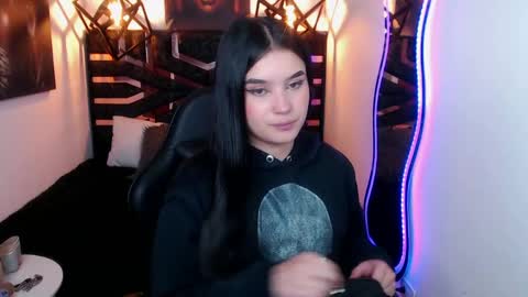 natalie  online show from April 2026 07:43:01 PM