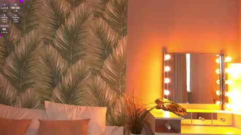 nataliecroft online show from April 2026 08:31:01 AM