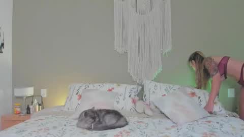 anatalybee online show from September 2025 02:49:02 AM