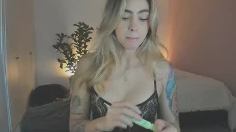 anatalybee online show from March 2026 09:18:02 PM