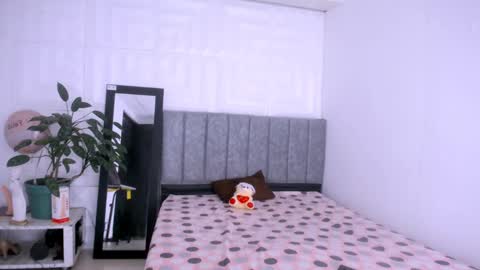 Snapshot of nataly_mcry chatting on September 2025 09:37:01 PM NATALY online show from September 2025 09:37:01 PM