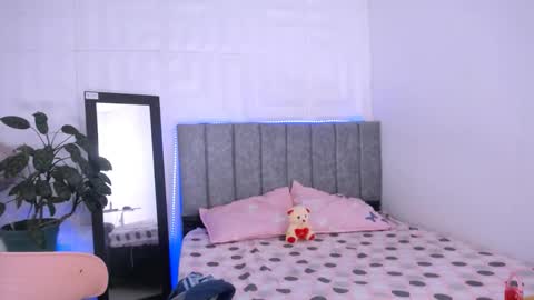 Snapshot of nataly_mcry chatting on October 2025 09:15:02 PM NATALY online show from October 2025 09:15:02 PM