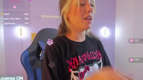 Snapshot of nataly_rodri chatting on May 2026 11:23:04 PM Nataly online show from May 2026 11:23:04 PM