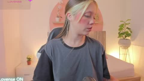 Snapshot of nataly_rodri chatting on May 2026 02:18:01 AM Nataly online show from May 2026 02:18:01 AM