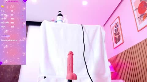 Nataly online show from November 2025 11:14:01 AM