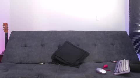   online show from November 2025 03:12:02 PM