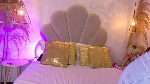 Natasha Collen online show from September 2025 05:57:02 PM