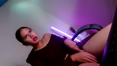 natasha_leigh online show from April 2026 05:43:01 PM