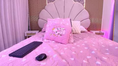 Natasha online show from November 2025 07:18:02 PM