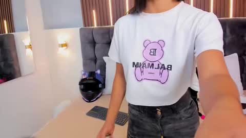 ... Nathaly ... online show from November 2025 02:13:01 AM