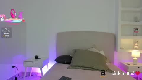 NATHALY  online show from September 2025 10:41:01 AM