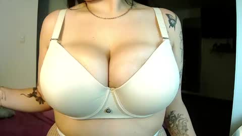 Snapshot of nathy_jones chatting on February 2025 11:37:02 PM Nathaly Jones online show from February 2025 11:37:02 PM
