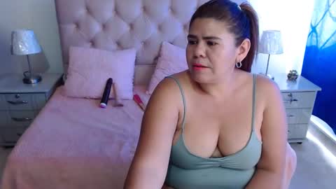 Snapshot of nathy_voyeur chatting on January 2025 07:04:01 PM nathy_voyeur online show from January 2025 07:04:01 PM