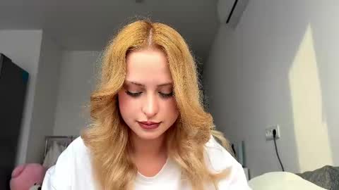 Mia online show from May 2026 02:13:02 PM