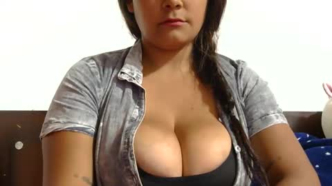 Snapshot of natty_01 chatting on May 2026 03:47:01 AM natalia online show from May 2026 03:47:01 AM