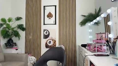 NATTY FIERROS online show from October 2025 09:58:02 PM