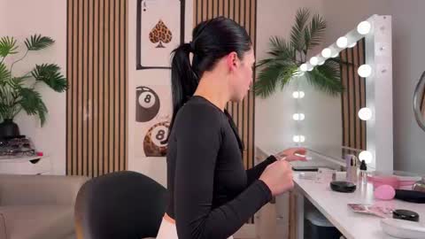 NATTY FIERROS online show from October 2025 07:52:02 AM