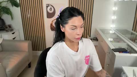 NATTY FIERROS online show from November 2025 09:54:02 AM