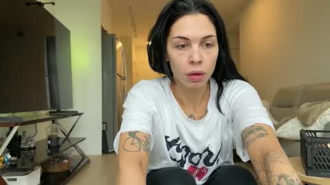 NATTY FIERROS online show from November 2025 07:01:02 PM