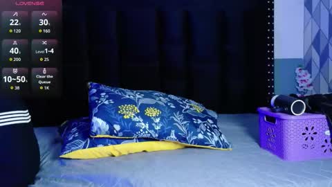 Gwen  online show from December 2025 07:12:02 PM