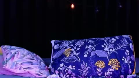 Gwen  online show from December 2025 07:32:01 PM