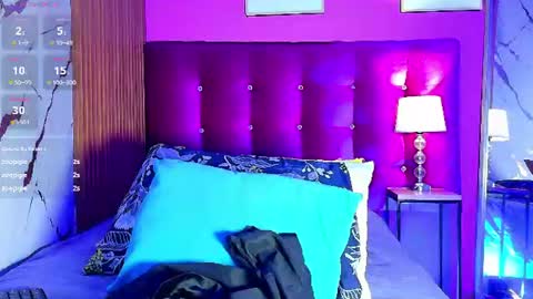 Snapshot of naturaltitss_ chatting on June 2026 07:05:02 PM Gwen online show from June 2026 07:05:02 PM