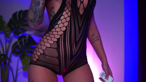 Naty online show from December 2024 01:25:01 AM
