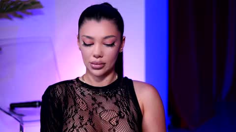 Naty online show from December 2024 07:52:02 PM