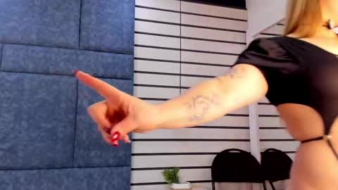 Naty  online show from October 2025 08:08:01 PM