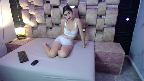 Snapshot of natyyalex chatting on September 2025 06:44:02 PM Naty y Alex online show from September 2025 06:44:02 PM