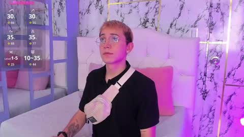 Christopher  Chris online show from November 2025 01:22:01 PM