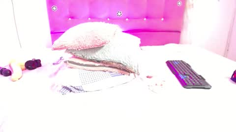  L I S S  online show from November 2025 01:04:02 AM