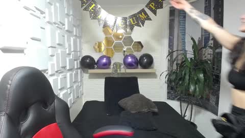 Kitten online show from December 2024 10:48:01 AM