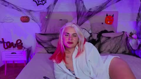 Snapshot of naughty_kittyy1 chatting on October 2025 02:10:01 PM Maria online show from October 2025 02:10:01 PM