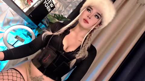 Snapshot of naughty_lexie69xx chatting on December 2024 10:55:01 PM GODDESS LEXIE online show from December 2024 10:55:01 PM