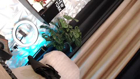 Snapshot of naughty_lexie69xx chatting on January 2025 03:32:02 AM GODDESS LEXIE online show from January 2025 03:32:02 AM