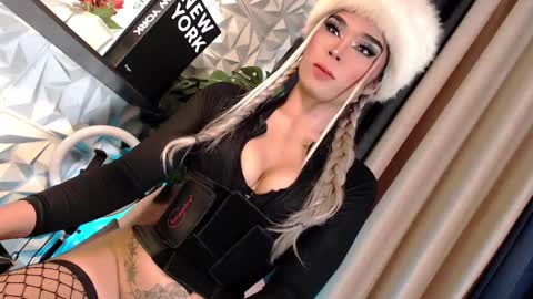 Snapshot of naughty_lexie69xx chatting on February 2025 02:17:02 AM GODDESS LEXIE online show from February 2025 02:17:02 AM