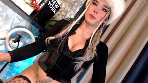 Snapshot of naughty_lexie69xx chatting on February 2025 03:27:01 AM GODDESS LEXIE online show from February 2025 03:27:01 AM