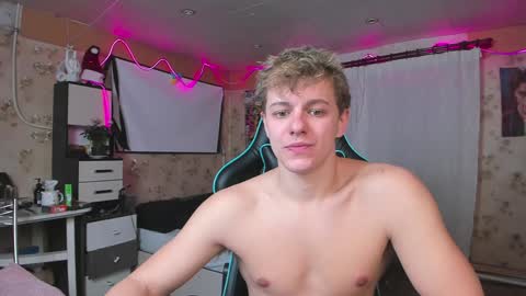 Nik online show from December 2024 03:53:01 PM