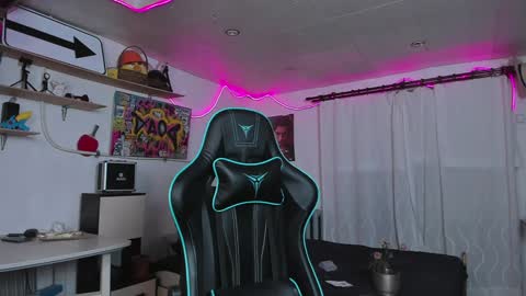 Nik online show from January 2025 05:22:02 PM