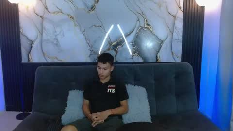 Jader  y  Esteban online show from April 2026 12:37:01 PM