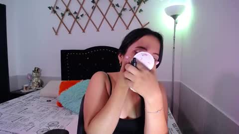 Valeria  online show from November 2025 06:18:02 PM