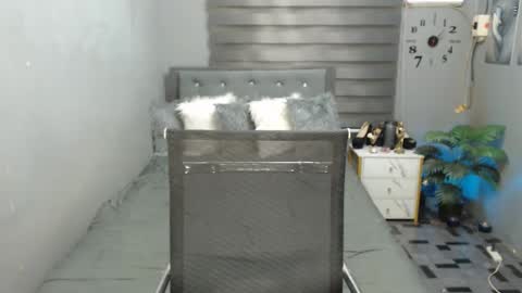 Crystal online show from October 2025 07:02:01 PM