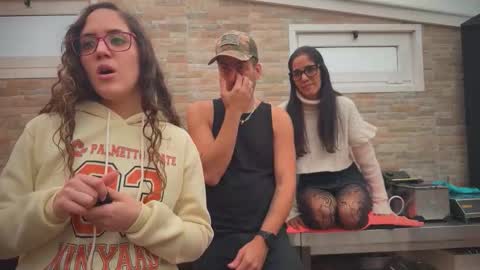 ANDREA STEPH  MIKE online show from November 2025 10:25:02 AM