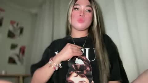 Rose Wilson online show from December 2024 01:46:01 PM