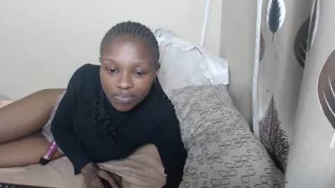 nawtylarissa_ online show from October 2025 12:49:02 AM