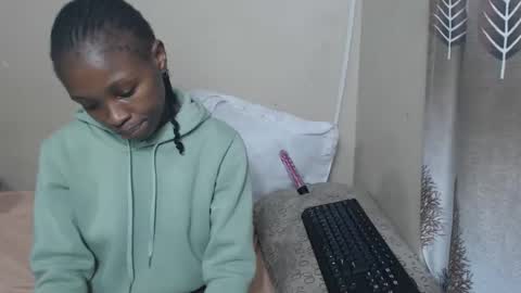 nawtylarissa_ online show from October 2025 06:45:02 PM