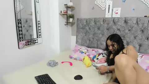 Snapshot of nay_and_aleja chatting on December 2024 02:53:02 AM nay_and_aleja online show from December 2024 02:53:02 AM